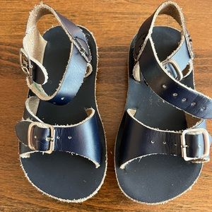 Saltwater toddler sandals size 6